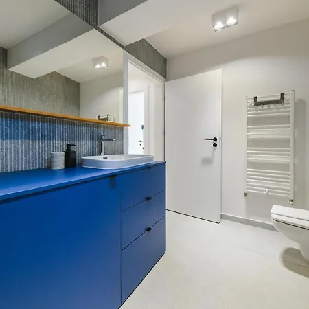 Apartment Charming 2 Bedroom *